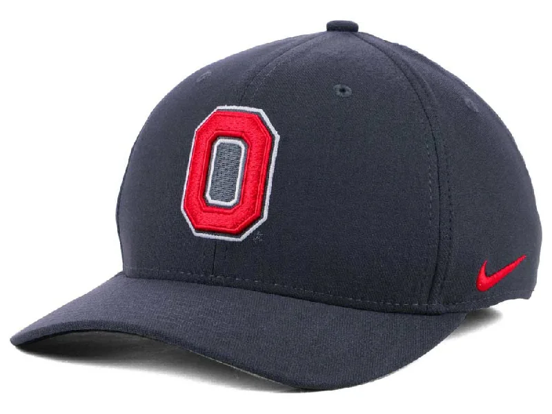 Classic Swoosh Cap